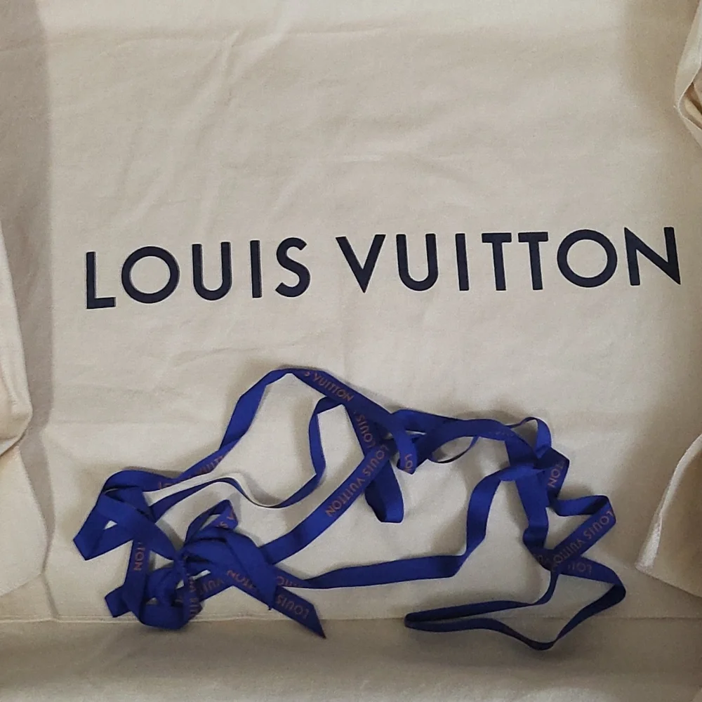 Authentic Louis Vuitton - Picture 9 of 10